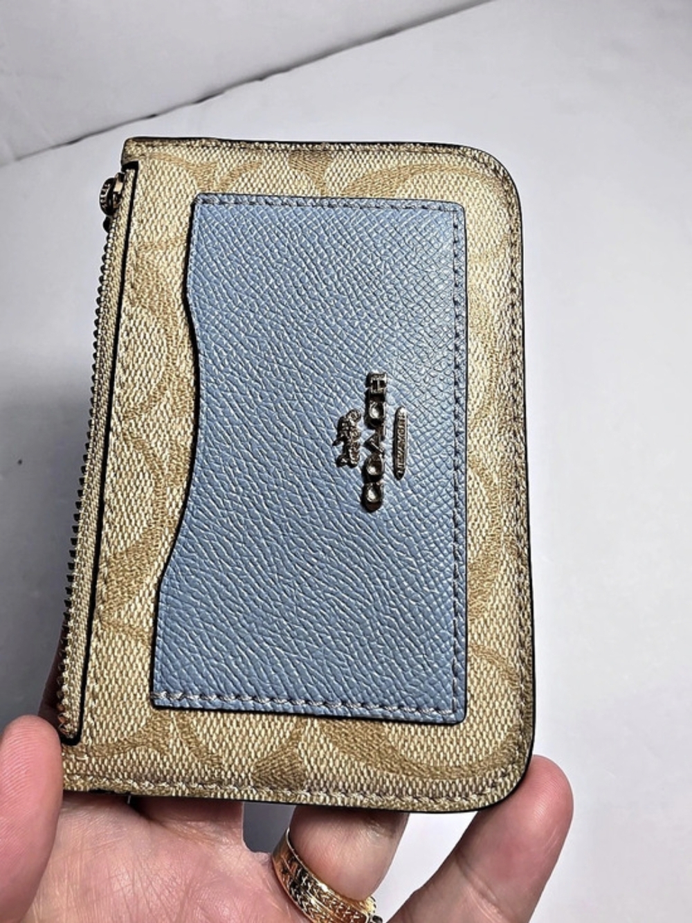 Coach Zip Card Case In Signature Canvas Wallet Blue & Beige